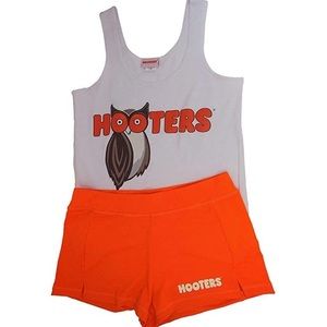 Full Hooters outfit